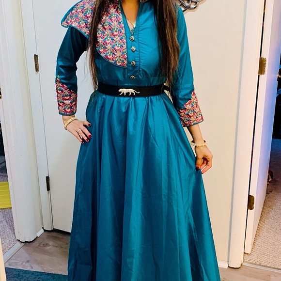 Silk kurti Indian outfit - Picture 2 of 2